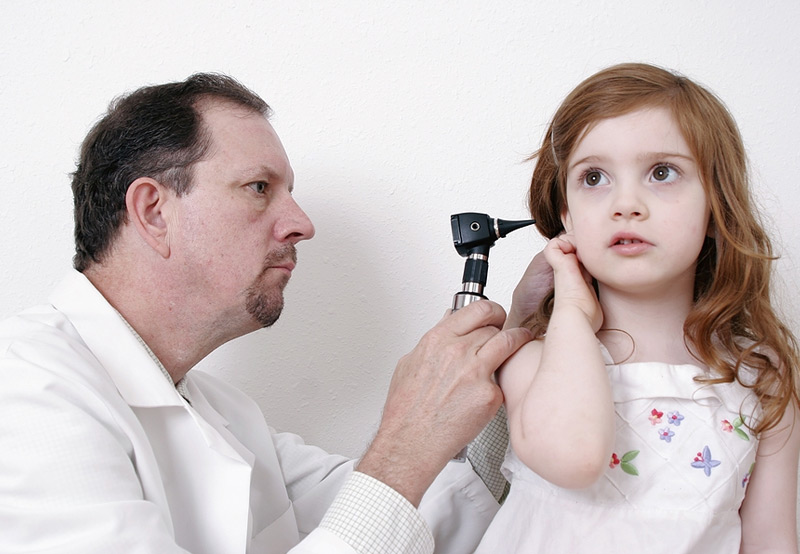 Doctor-examining-child-for-chronic-ear-infection
